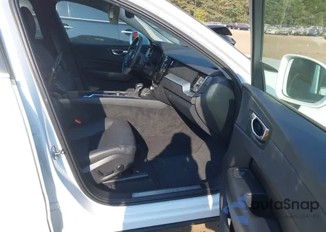 2019 Volvo Xc60 T5 Momentum z USA, uszkodzony, nr VIN LYV102DK5KB307715